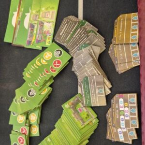 Ilha dos Dinossauros ( Falta 1 dinossauro/ com insert / marca de mofo)